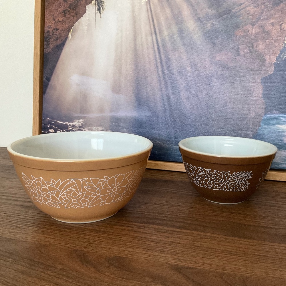 Pyrex vintage woodland floral patterns bowls in dark brown & tan, set of 2
